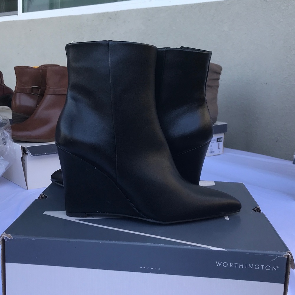Black mid boots